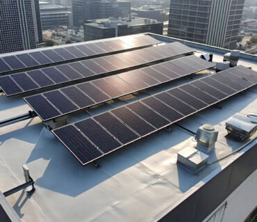 Quatro Placas de Energia Solar com Microinversor